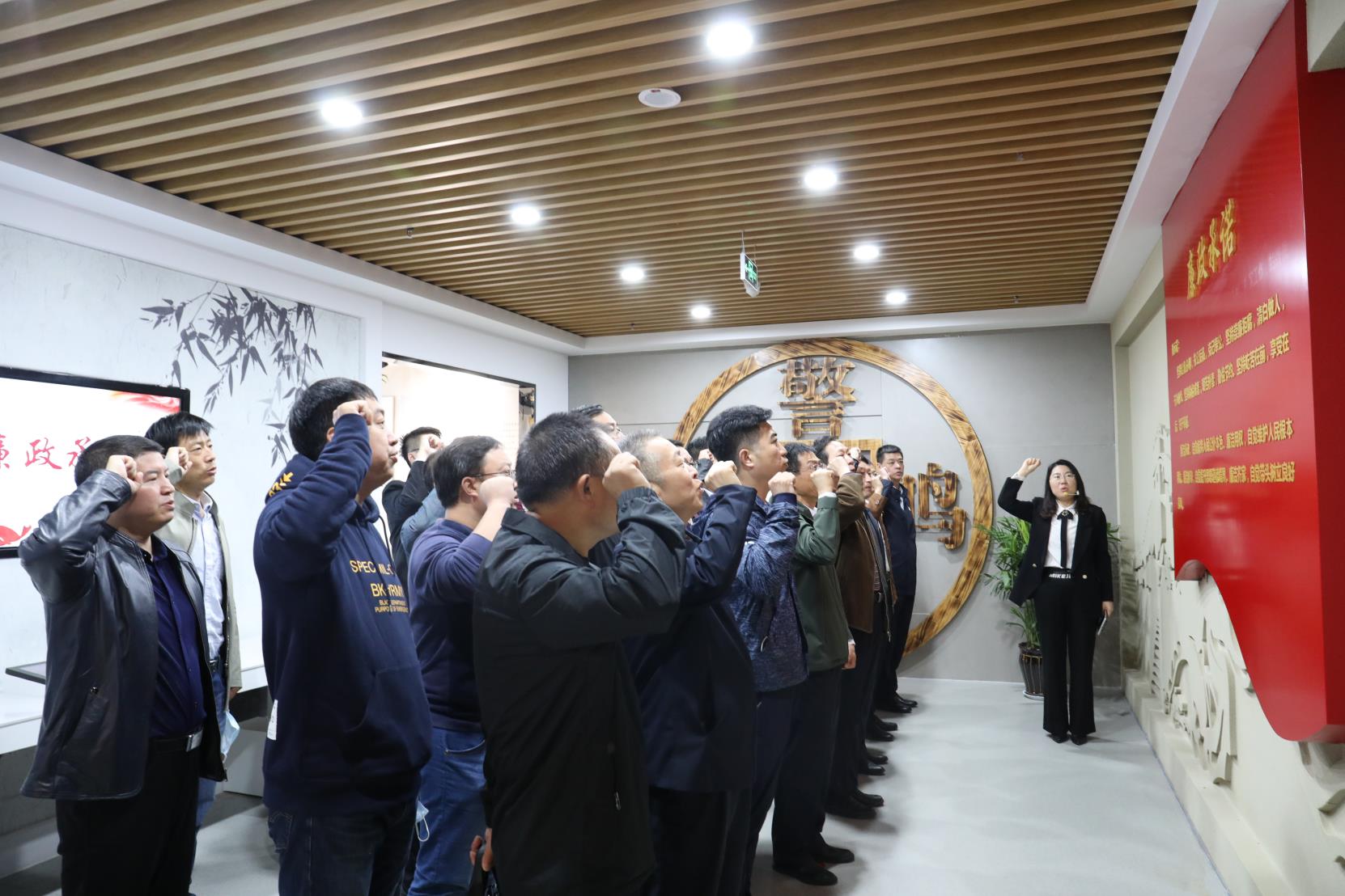 八组警示教育1.jpg 八组警示教育1.jpg