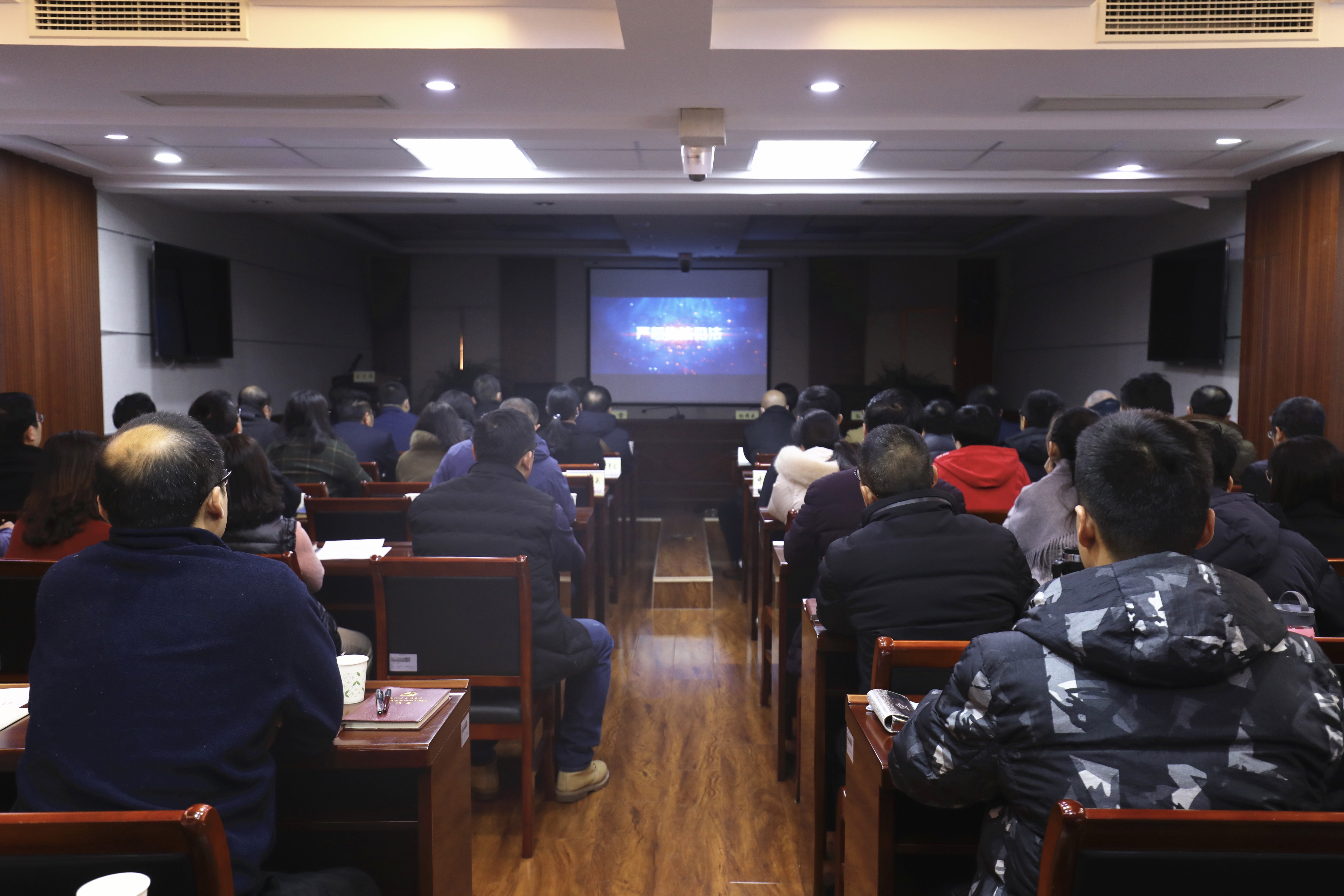 派驻第十一纪检监察组:用好《严查腐败窝案 净化政治生态》开展警示教育.jpg